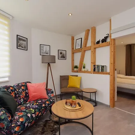 In Ruhiger Lage Von Zella-mehlis/ Carola