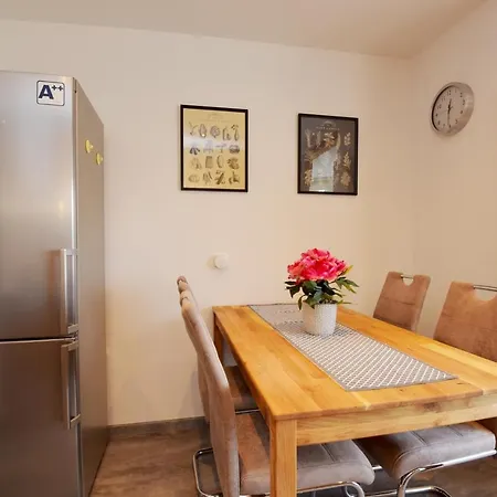 Apartamento In Ruhiger Lage Von Zella-mehlis/ Carola *