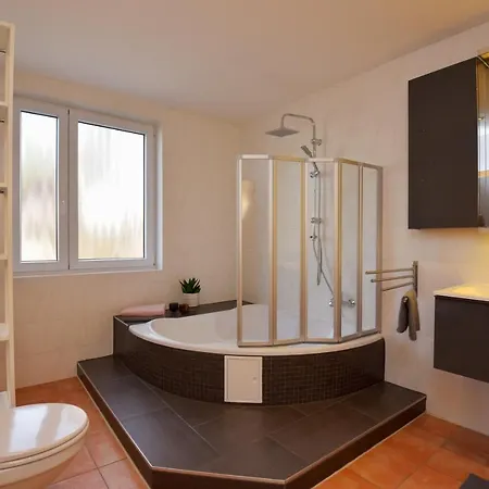 In Ruhiger Lage Von Zella-mehlis/ Carola