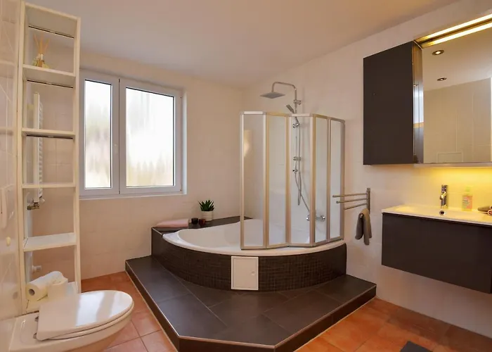 In Ruhiger Lage Von Zella-mehlis/ Carola